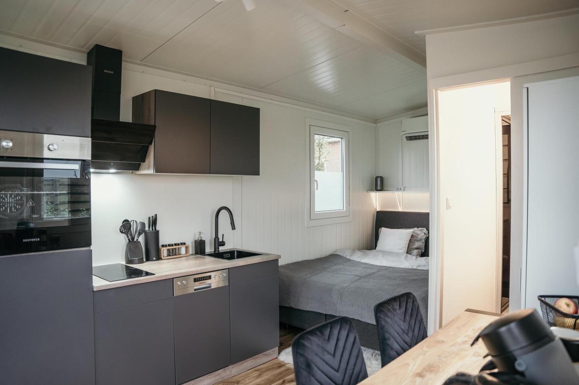 Luxe Tiny House Incl Jacuzzi En Strandhuisje In Zomerseizoen Meliskerke Exterior foto