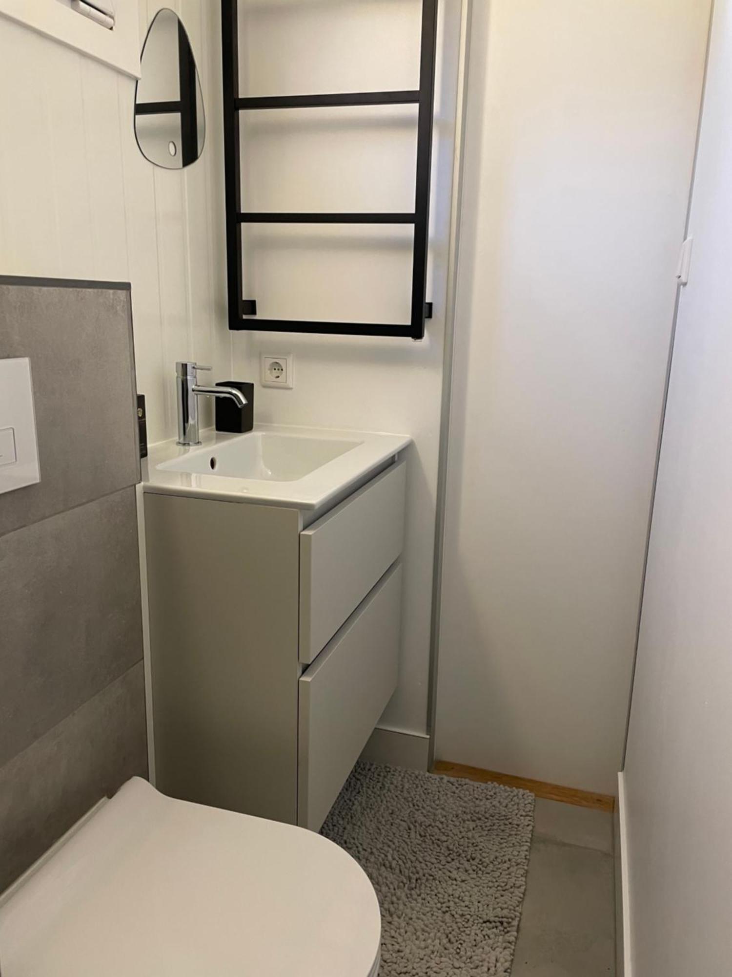 Luxe Tiny House Incl Jacuzzi En Strandhuisje In Zomerseizoen Meliskerke Exterior foto