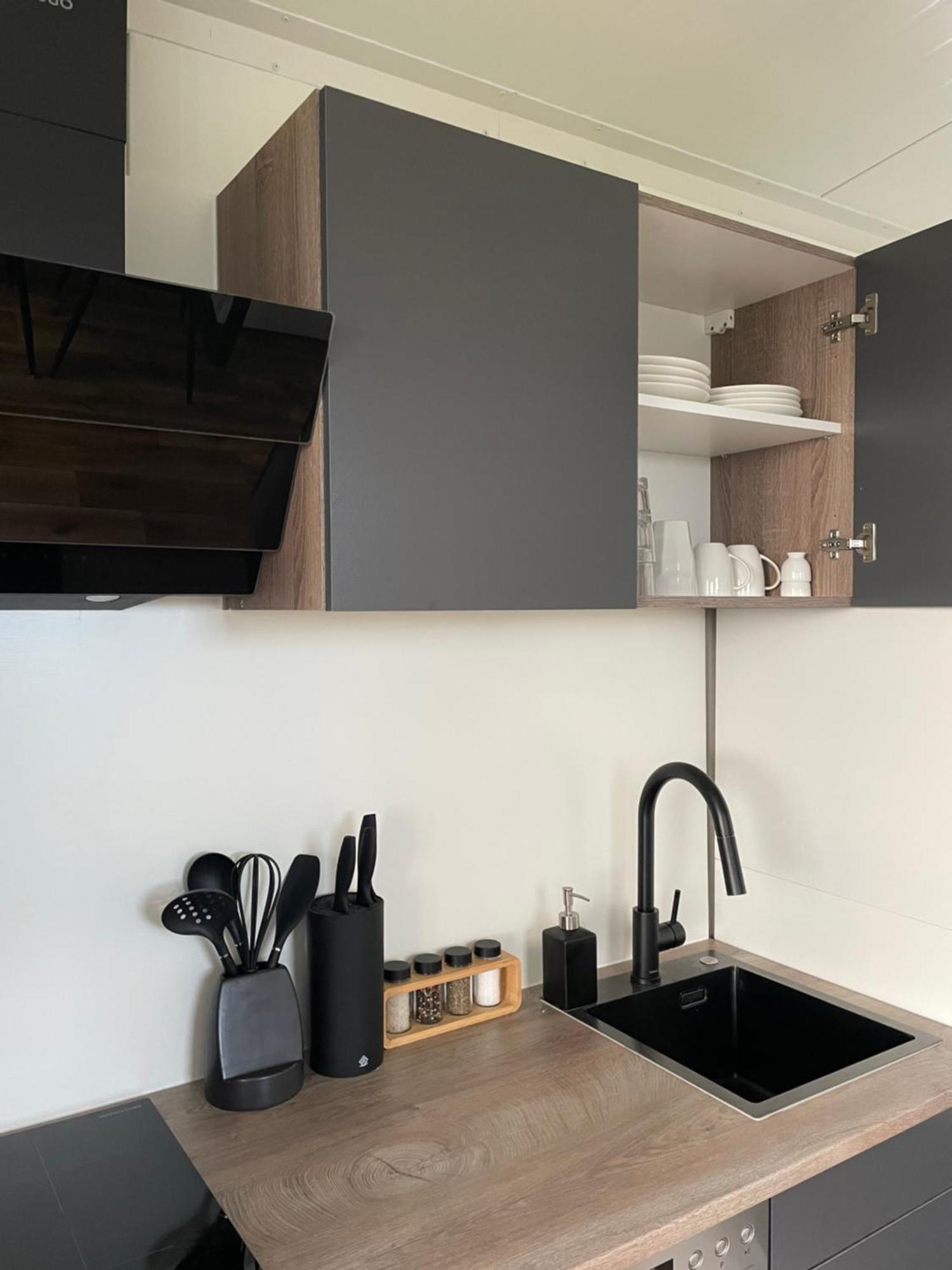 Luxe Tiny House Incl Jacuzzi En Strandhuisje In Zomerseizoen Meliskerke Exterior foto