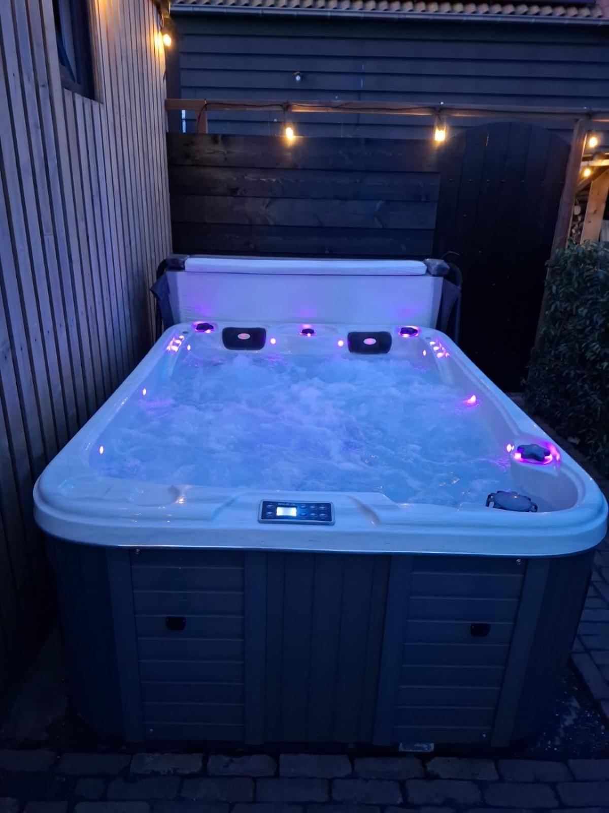 Luxe Tiny House Incl Jacuzzi En Strandhuisje In Zomerseizoen Meliskerke Exterior foto