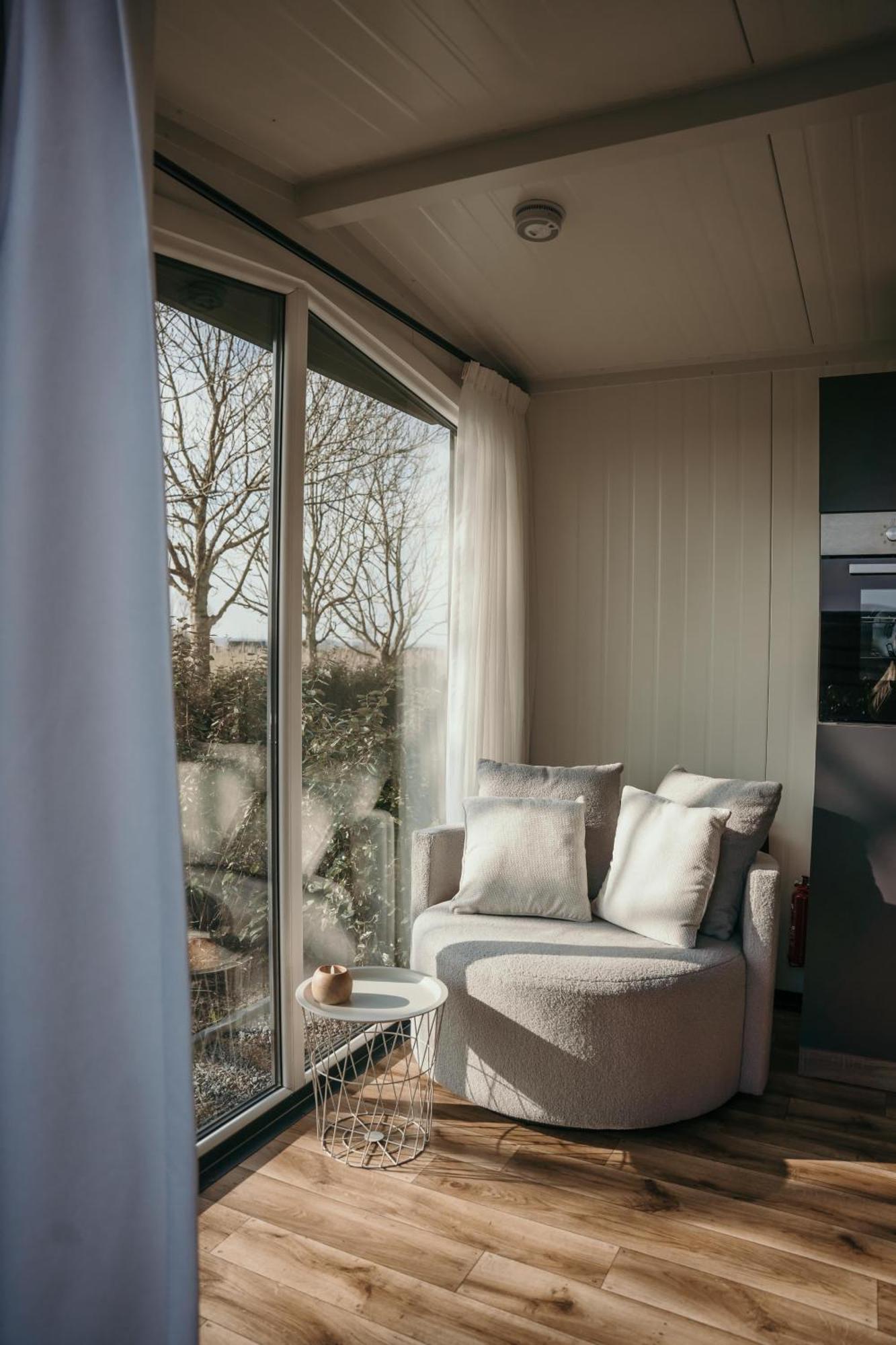 Luxe Tiny House Incl Jacuzzi En Strandhuisje In Zomerseizoen Meliskerke Exterior foto